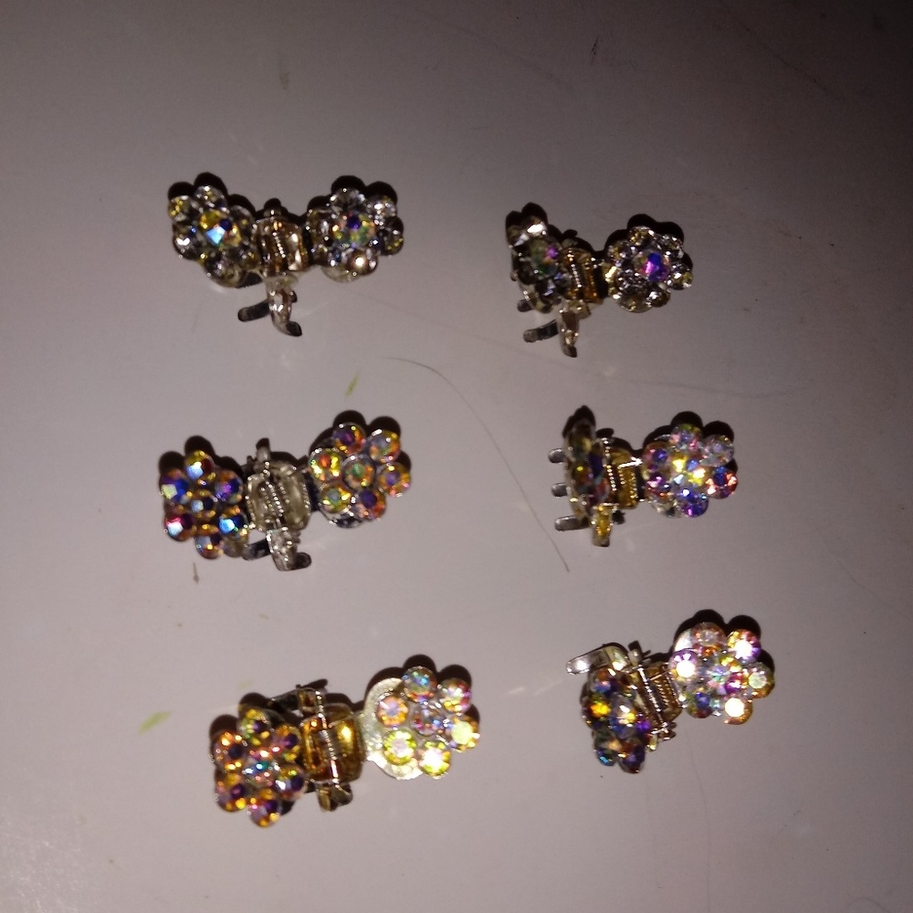 Set of rhinestone hair clips